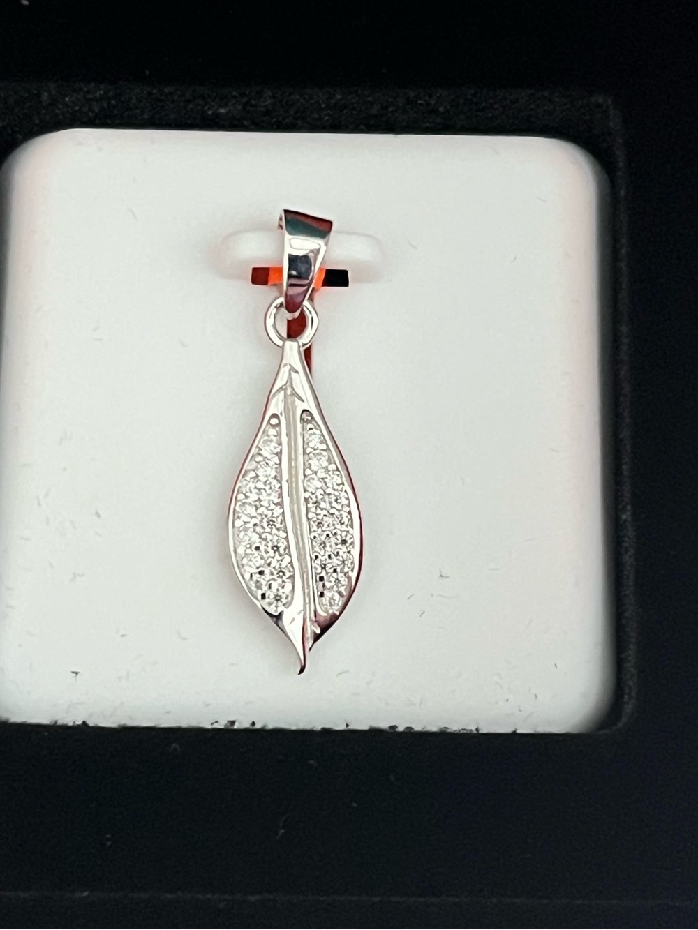 🆕 Sterling & Moissanite Leaf Pendant $150 retail